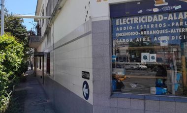 Casa en venta - 3 Dormitorios 2 Baños - Local - Lanús