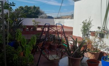 Casa en venta - 3 Dormitorios 2 Baños - Local - Lanús