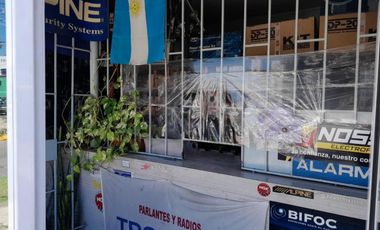 Casa en venta - 3 Dormitorios 2 Baños - Local - Lanús