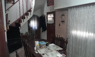 Casa en venta - 3 Dormitorios 2 Baños - Local - Lanús