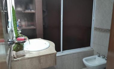 Casa en venta - 3 Dormitorios 2 Baños - Local - Lanús