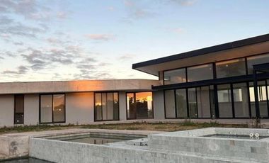 Casa en venta - 4 Dormitorios 4 Baños - Villa Ramallo