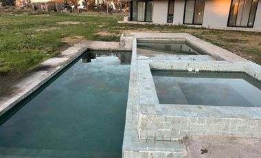 Casa en venta - 4 Dormitorios 4 Baños - Villa Ramallo