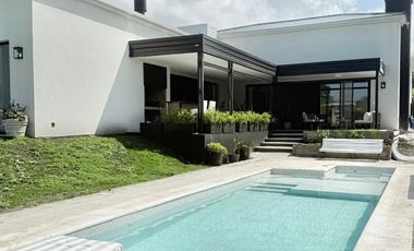 Casa en alquiler temporario - 3 Dormitorios 2 Baños - Mar del Plata