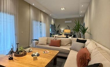 Casa en alquiler temporario - 3 Dormitorios 2 Baños - Mar del Plata