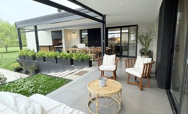 Casa en alquiler temporario - 3 Dormitorios 2 Baños - Mar del Plata