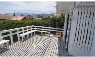 LINDA CASA EN GUANAQUEROS CON VISTA AL MAR