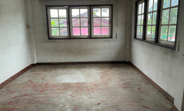 2-story detached house, location near the community. Can travel in and out easily using Sakae Ngam Road as the main road.