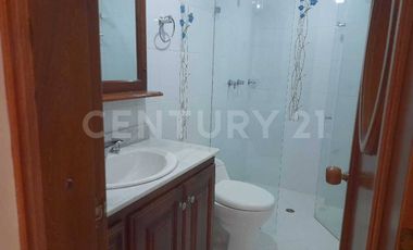 VENDO CASA EXPACIOSA EN SABANETA