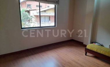 VENDO CASA EXPACIOSA EN SABANETA