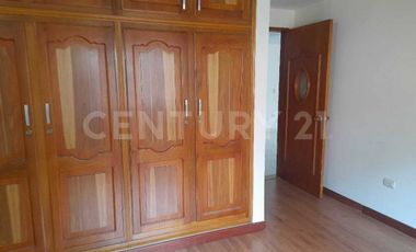VENDO CASA EXPACIOSA EN SABANETA