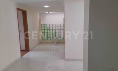 VENDO CASA EXPACIOSA EN SABANETA