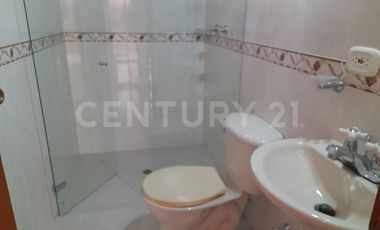 VENDO CASA EXPACIOSA EN SABANETA