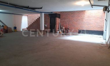 VENDO CASA EXPACIOSA EN SABANETA