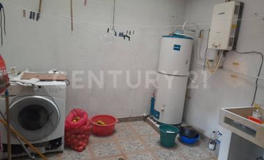 VENDO CASA EXPACIOSA EN SABANETA