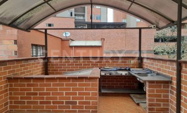 VENDO CASA EXPACIOSA EN SABANETA