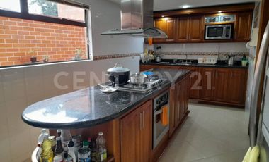 VENDO CASA EXPACIOSA EN SABANETA