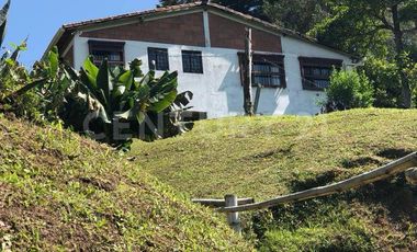 VENTA DE FINCA CON CASA CAMPESINA EN MARINILLA