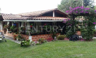 VENTA DE FINCA CON CASA CAMPESINA EN MARINILLA
