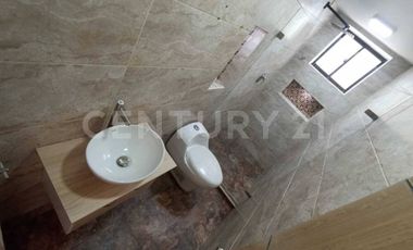 Se renta casa en la América