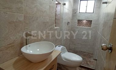 Se renta casa en la América