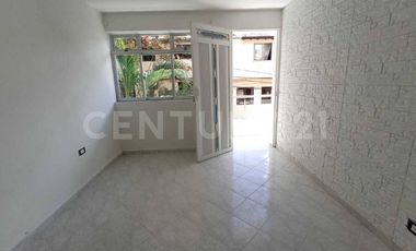 Se renta casa en la América