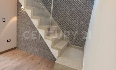 Se renta casa en la América