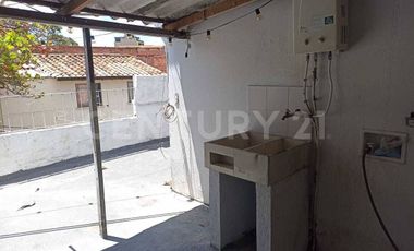 Se renta casa en la América