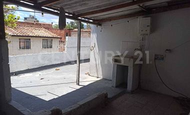 Se renta casa en la América