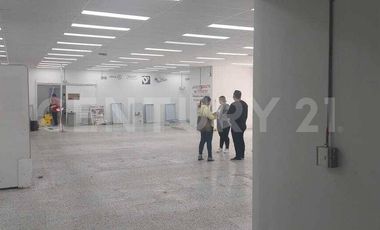 RENTO GRAN LOCAL COMERCIAL EN SABANETA