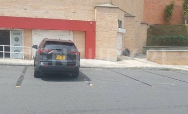 RENTO GRAN LOCAL COMERCIAL EN SABANETA