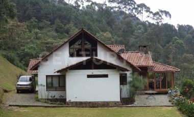 VENDO ESPECTACULAR CASA FINCA ENVIGADO