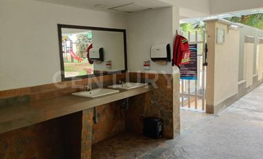 VENDE CONFORTABLE Y AMPLIO APARTAMENTO EN SABANETA