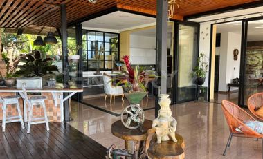 VIVE EL LUJO Y LA NATURALEZA EN UNA SOLA PROPIEDAD – EXCLUSIVA EN EL POBLADO