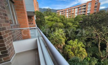 SE RENTA APARTAMENTO EN LOMA DEL ESMERALDAL ENVIGADO
