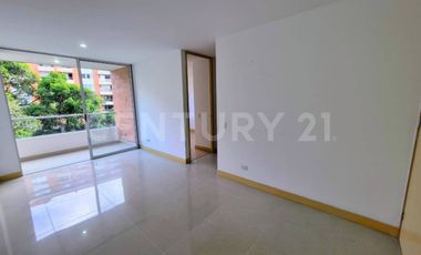 SE RENTA APARTAMENTO EN LOMA DEL ESMERALDAL ENVIGADO