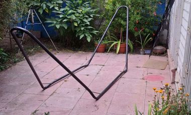 Cómoda casa con 4 dormitorios más pieza de servicio.