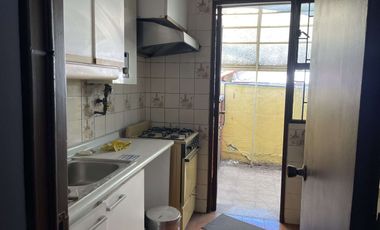 Cómoda casa con 4 dormitorios más pieza de servicio.