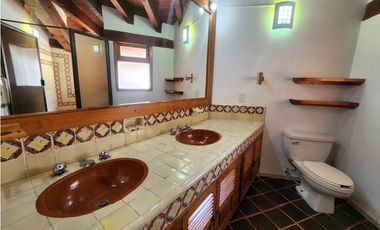 CASA EN VENTA, CLUB DE GOLF, AVNDARO.