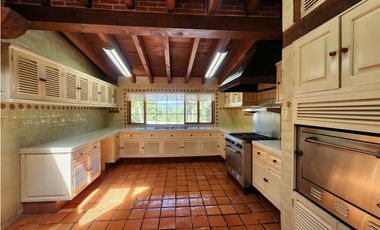 CASA EN VENTA, CLUB DE GOLF, AVNDARO.