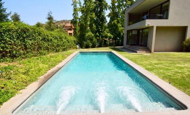 PRECIOSA CASA EN EXCLUSIVO CONDOMINIO DE VALLE ESCONDIDO