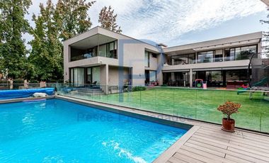 PRECIOSA CASA EN EXCLUSIVO CONDOMINIO DE VALLE ESCONDIDO