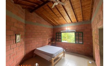 CASA FINCA EN VENTA – 579,62 M² CONSTRUIDOS EN CISNEROS, ANTIOQUIA