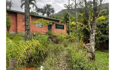 CASA FINCA EN VENTA – 579,62 M² CONSTRUIDOS EN CISNEROS, ANTIOQUIA