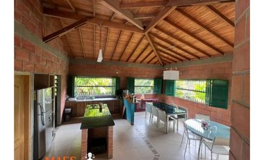 CASA FINCA EN VENTA – 579,62 M² CONSTRUIDOS EN CISNEROS, ANTIOQUIA