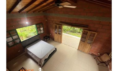 CASA FINCA EN VENTA – 579,62 M² CONSTRUIDOS EN CISNEROS, ANTIOQUIA