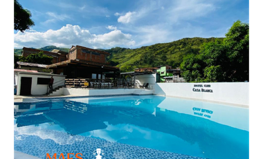 Se vende el exclusivo Club Casa Blanca en Cisneros