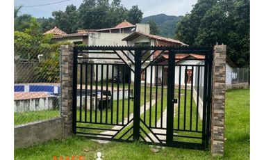 ¡Casa campestre en venta, Cisneros, Antioquia!