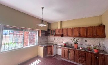 Casa en venta - 3 Dormitorios 3 Baños - Berazategui