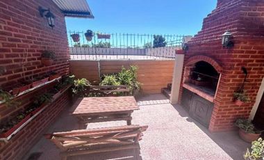 Casa en venta - 3 Dormitorios 3 Baños - Berazategui